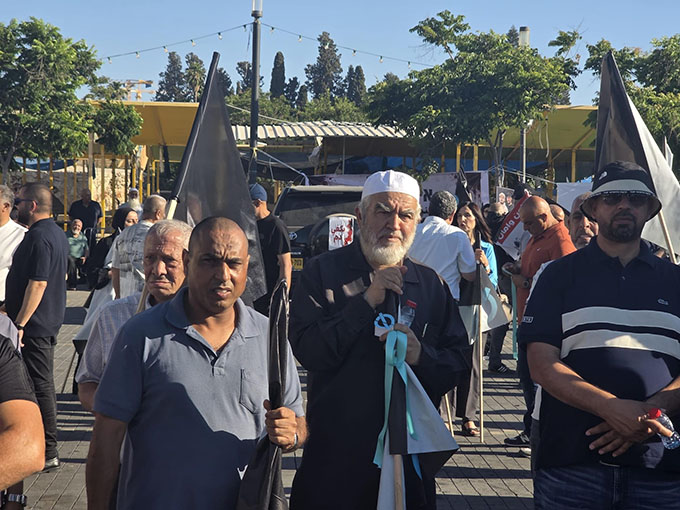 مسيرة الرايات السوداء في اللد تندد بتفشي العنف والجريمة في المجتمع العربي